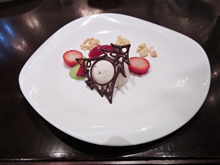 カッサータ、ラズベリーとピスタチオのソース