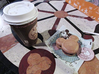 ダッフィーのスペシャルセット(ビーフ)＋クレームブリュレ風チュロス(ミルクティー)