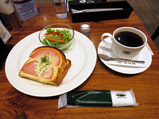 モーニングセット(たっぷりたまごのハムチーズトーストサンド・アメリカンコーヒー)"