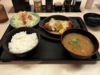 シュクメルリチキンかつ定食豚汁セット