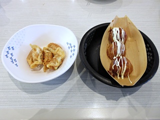 あぐー豚のひとくち餃子・旨だしたこ焼き(3個)