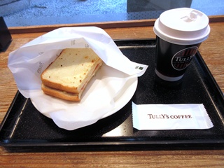 モーニングセット(クロックムッシュのホットサンド・カフェラテ)