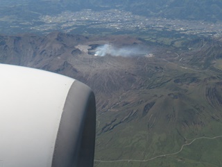 飛行機から見た阿蘇山