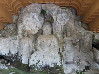 ホキ石仏第二群第一龕・阿弥陀三尊像