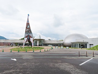 福井県立恐竜博物館外観