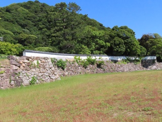 紙矢倉跡～二の丸銃眼土塀