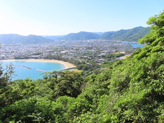 指月山山頂から萩市街地の眺望