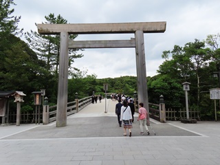 鳥居と宇治橋