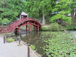 連間の池と連珠橋