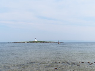 大間崎から見た弁天島