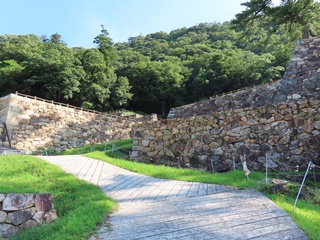 登城路から見た二ノ丸と天球丸