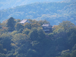 備中松山城展望台からの城跡