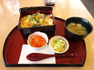 炙り比内地鶏親子丼