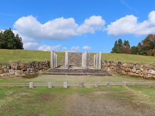 石塁と外郭南門