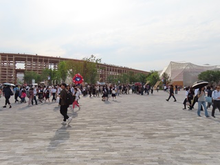 東ゲート広場