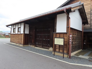 長屋門