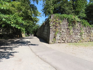 二の丸東門