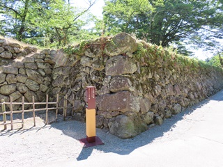 本丸帯郭の石垣