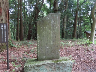 古歌碑(平兼盛・能因法師・梶原景季)
