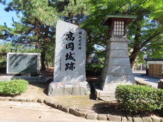 高岡城跡碑