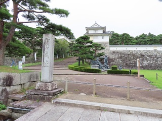 霞ヶ城祉碑