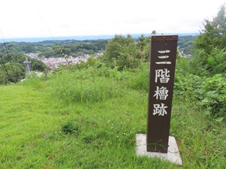 三階櫓跡から城下町を望む
