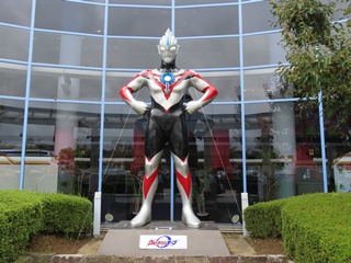 福島空港・ウルトラマン・オーブ像