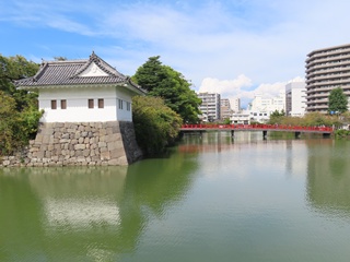 二の丸隅櫓と学橋
