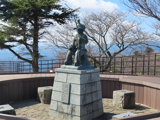 つらぎ山 源頼朝公 鷹狩りの像