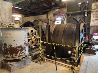 宮原抗第二竪抗巻揚機室内部