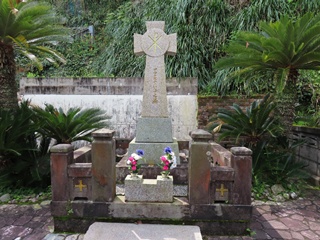 ハルプ神父の墓