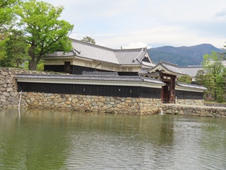 本丸高麗門と黒門