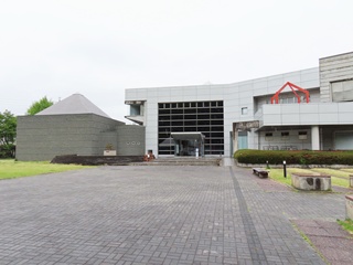 諏訪市博物館
