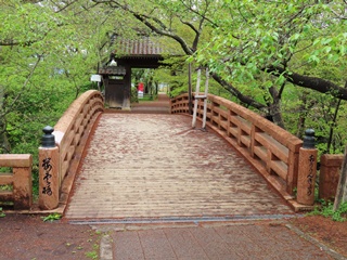 桜雲橋と問屋門