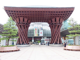 金沢駅　鼓門